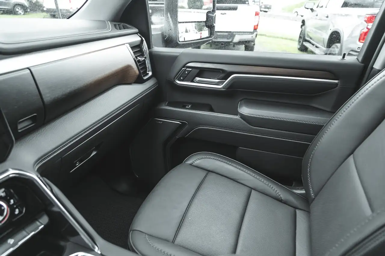 GMC Sierra 3500HD снимка GMC Sierra 3500HD