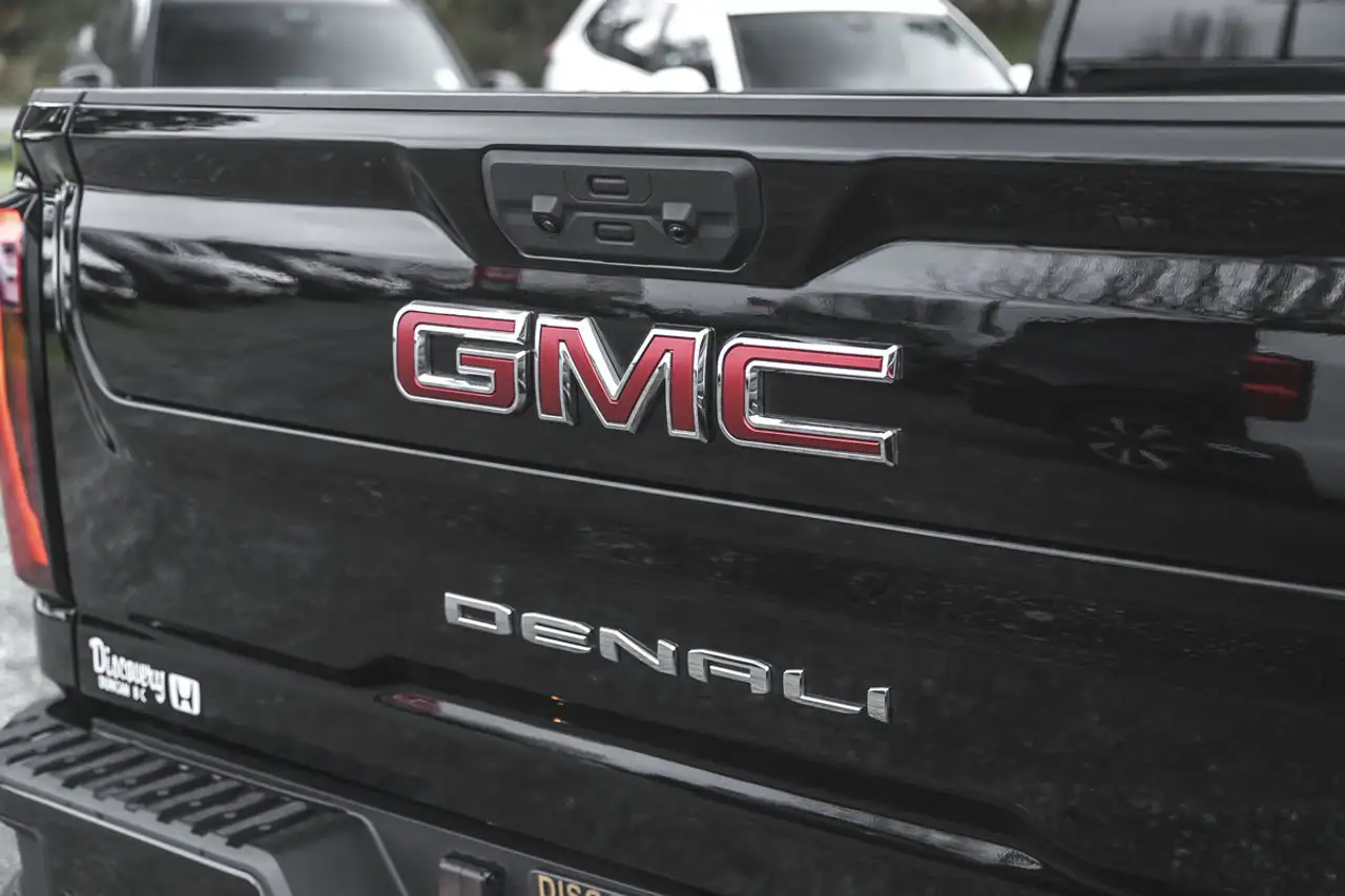 GMC Sierra 3500HD снимка GMC Sierra 3500HD
