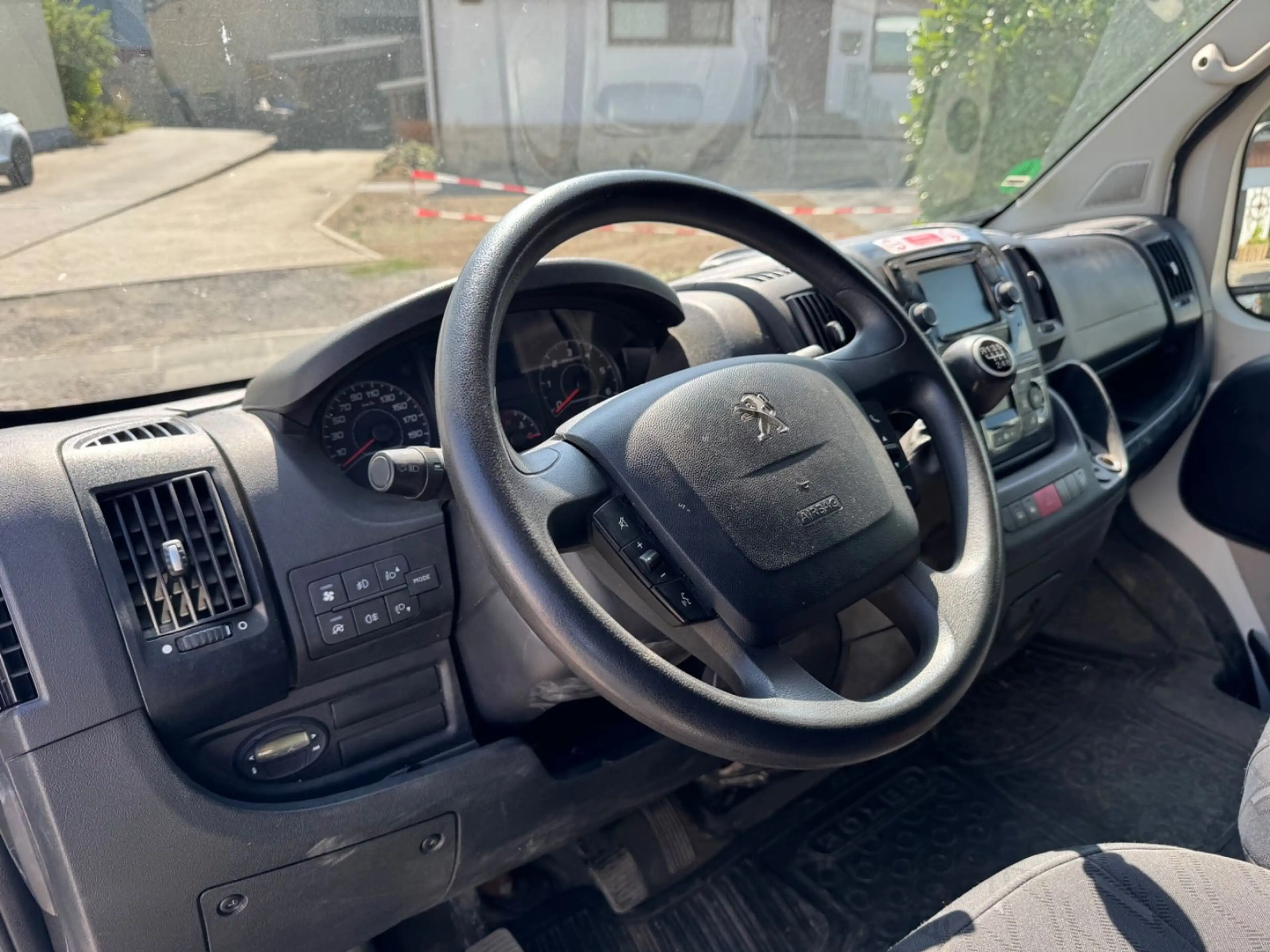 Peugeot Boxer Kombi 333 L2H3 Active Blue-HDi 140 9 Sitze — photo 12
