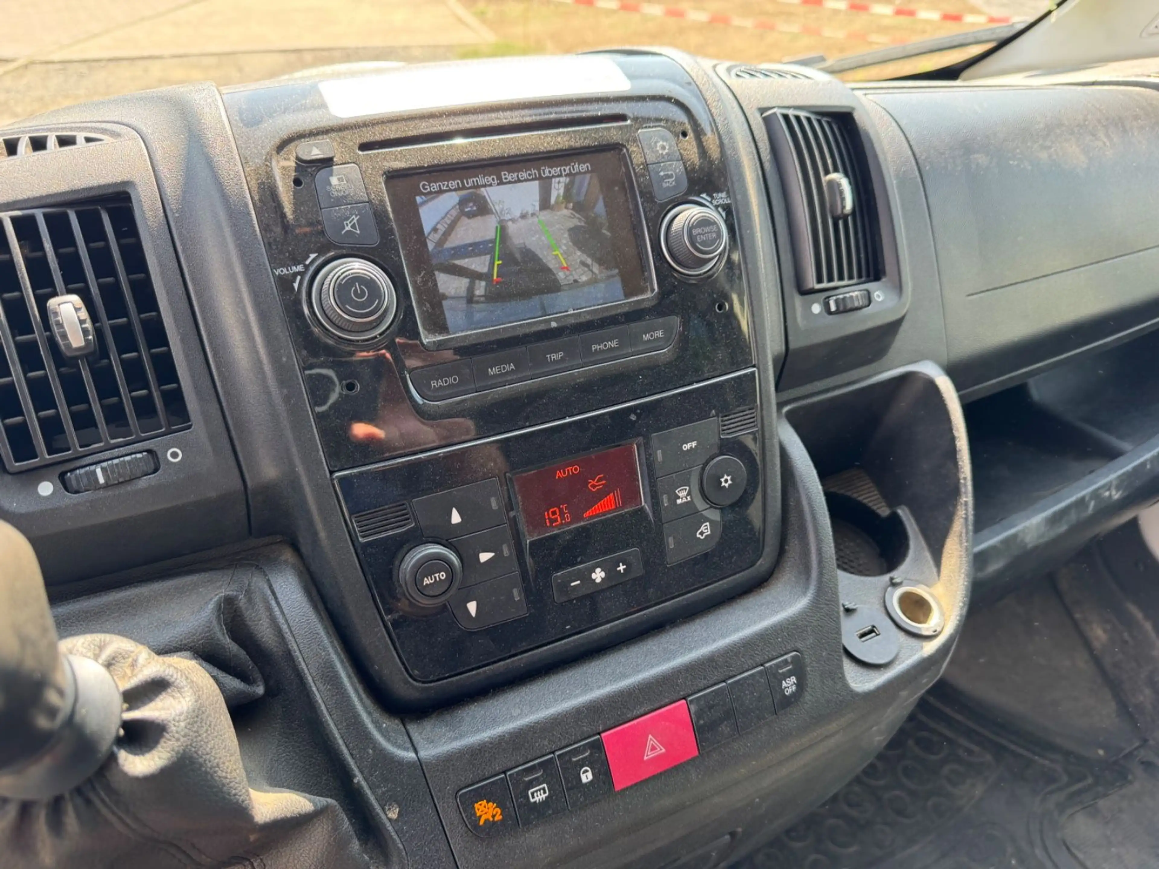 Peugeot Boxer Kombi 333 L2H3 Active Blue-HDi 140 9 Sitze — photo 13