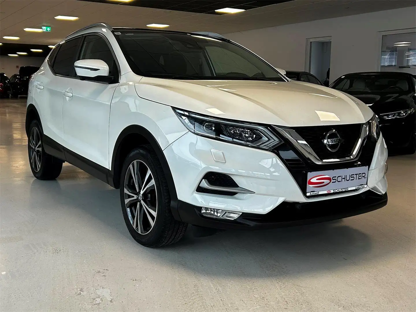 Nissan Qashqai 1,2 DIG-T N-Connecta Weiß - 1