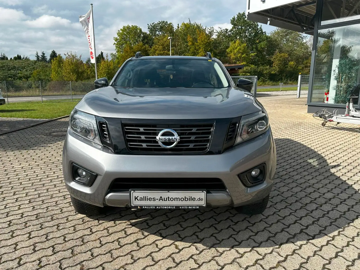 Nissan Navara NP300 N-Guard Double Cab 4x4 Grau - 2