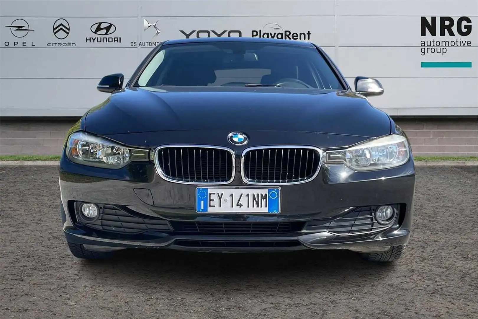 BMW Serie 3 318d Touring Nero - 2