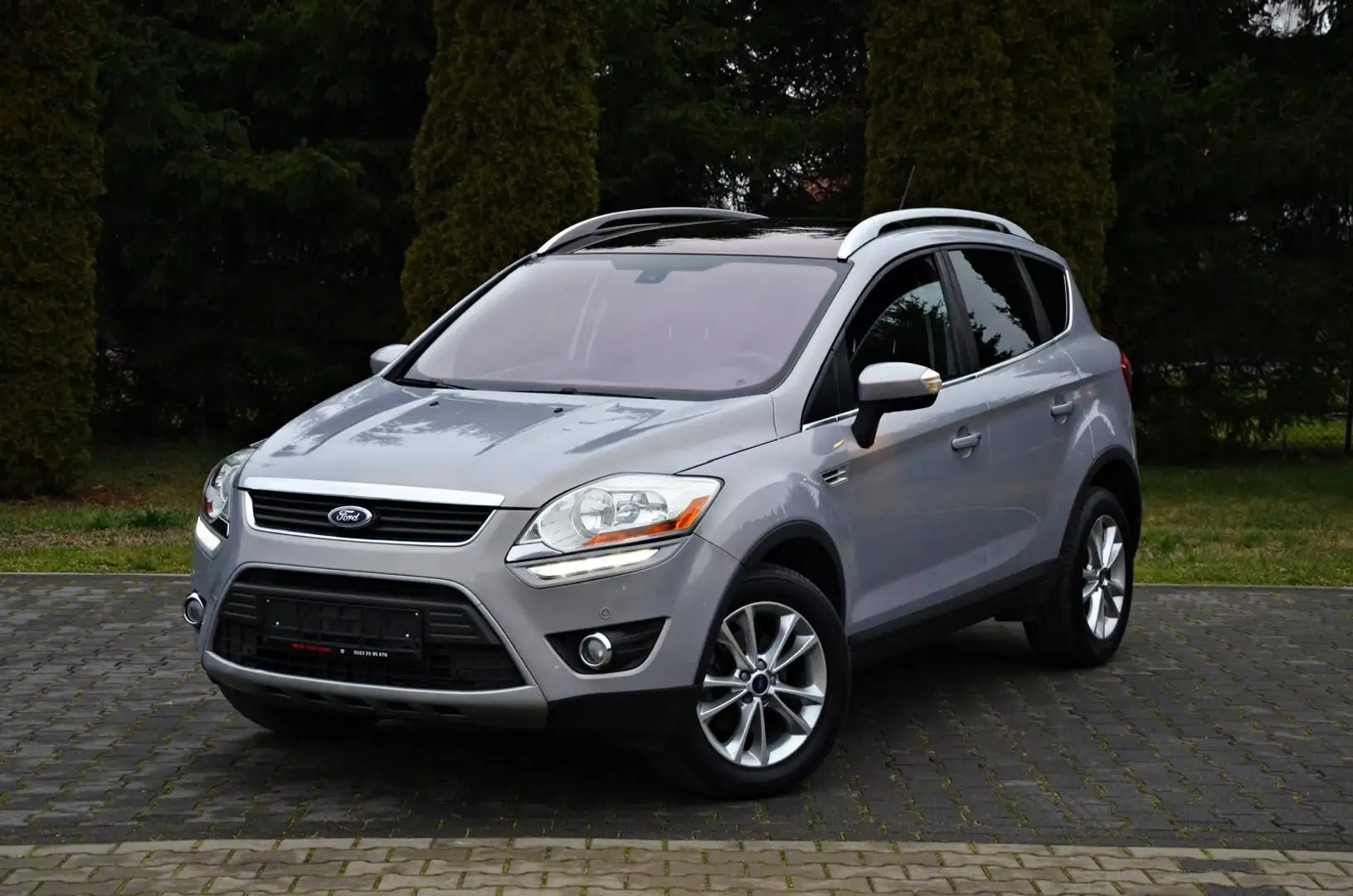 Ford Kuga 2,0 TDCi 4x4 103kW Titanium Zilver - 1