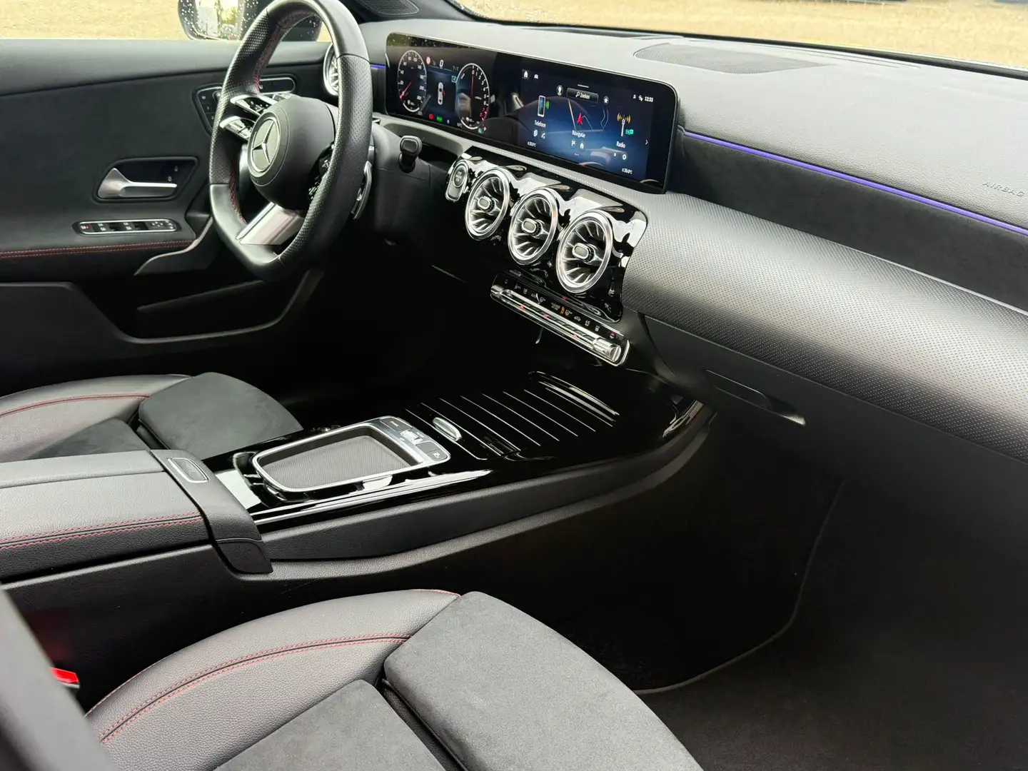 Mercedes-Benz A 250 A e AMG Line*pano dak* Gris - 2