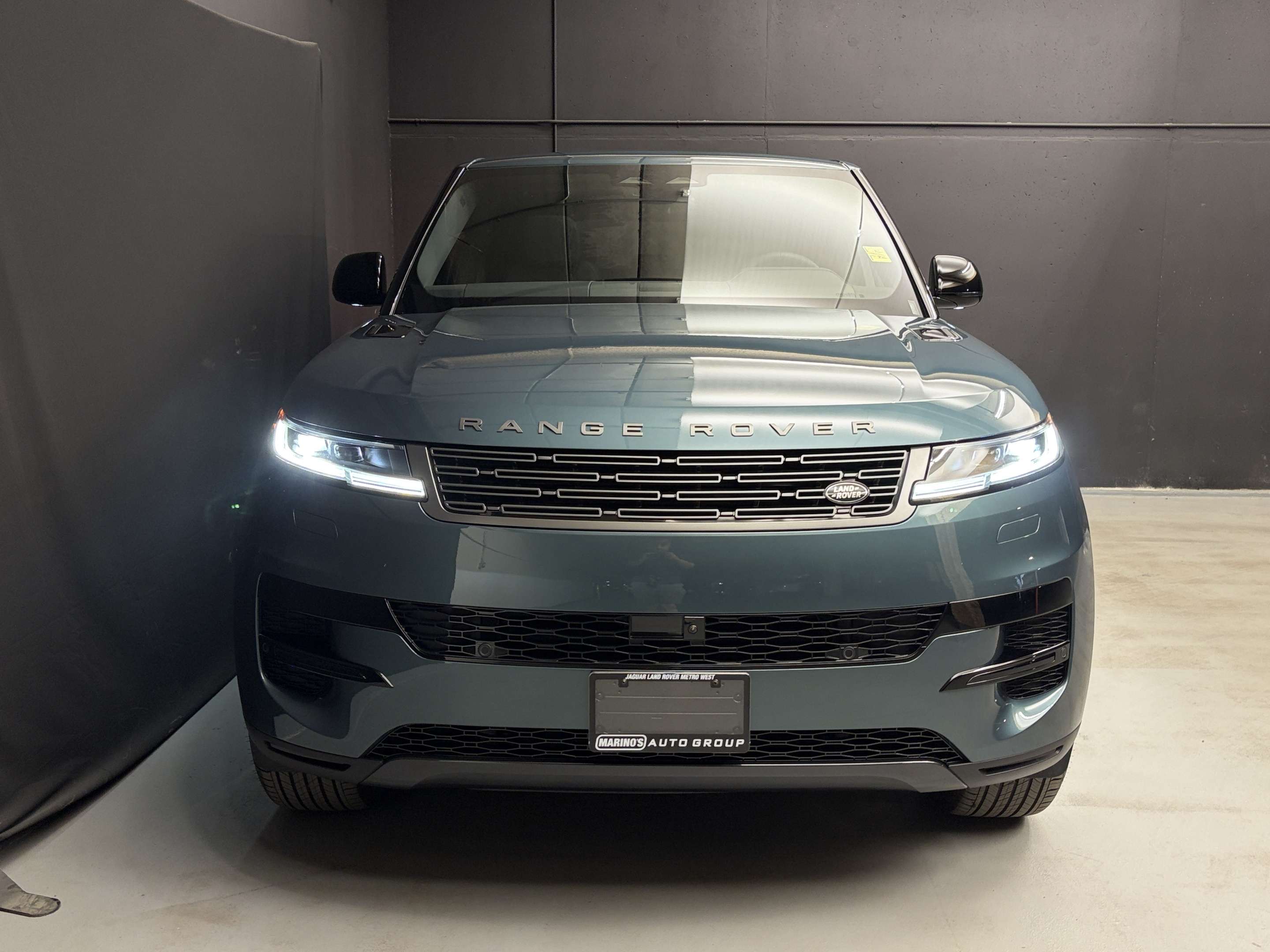 2026 Land Rover Range Rover Sport S alt 2