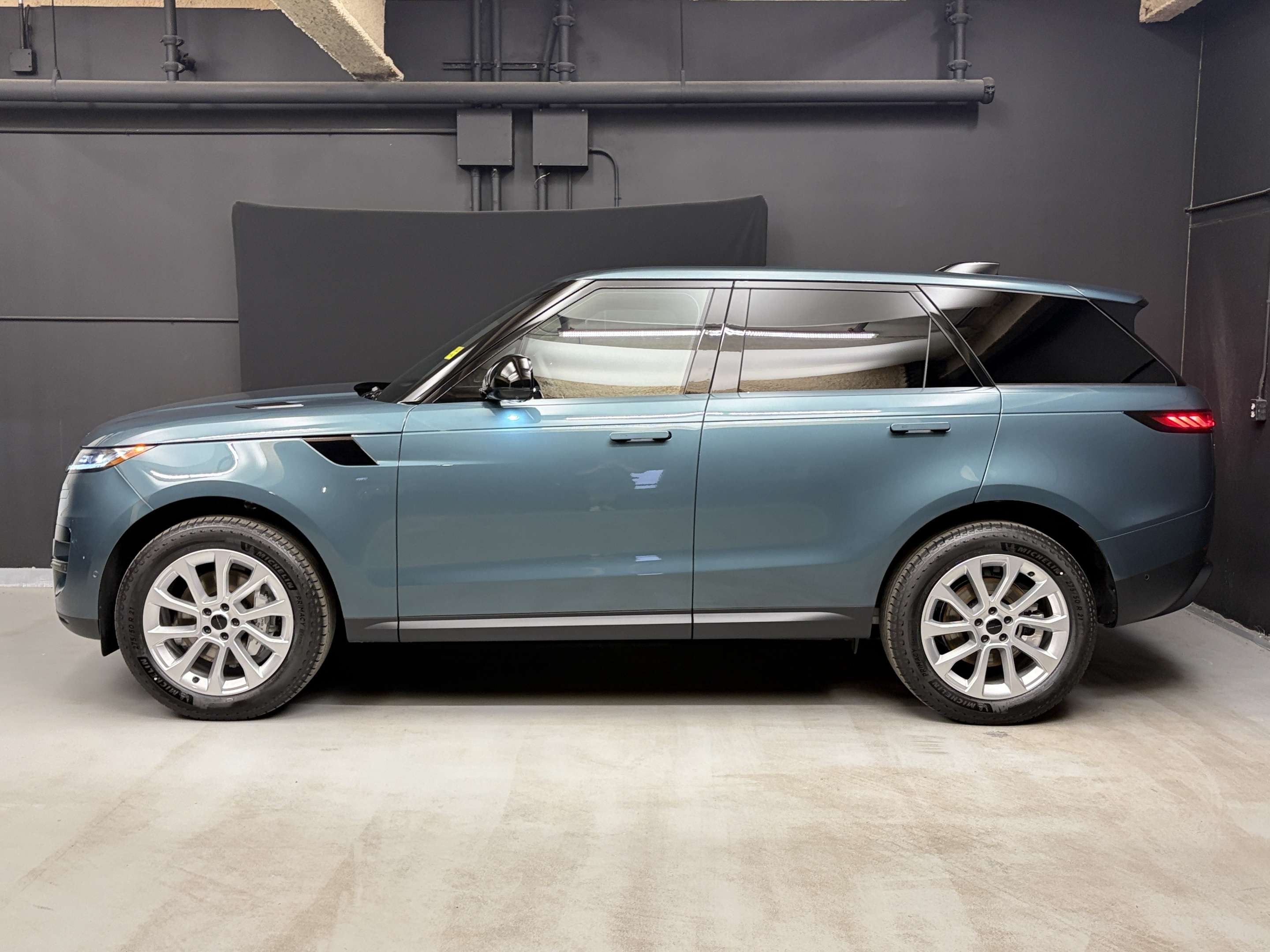 2026 Land Rover Range Rover Sport S alt 3