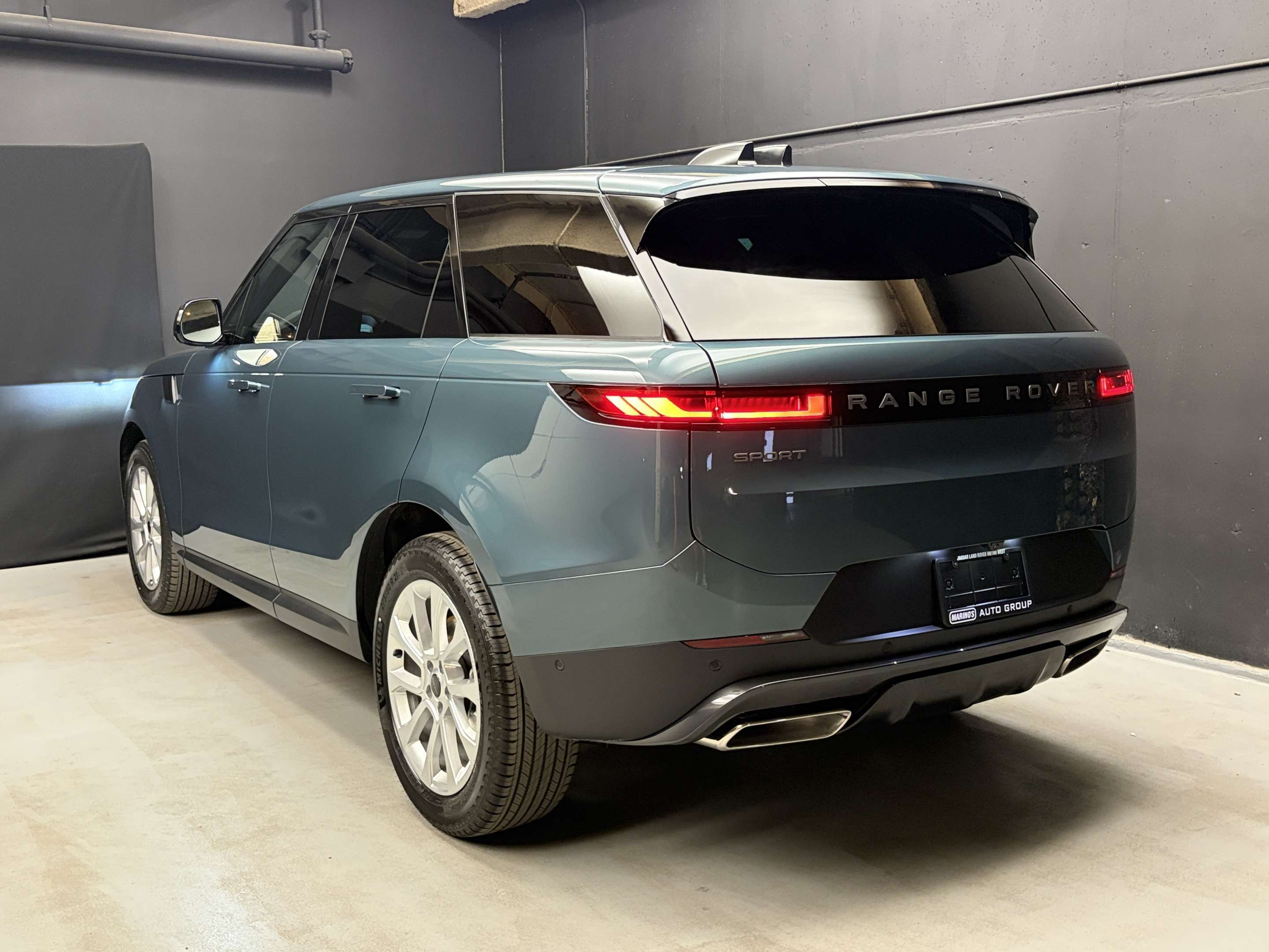 2026 Land Rover Range Rover Sport S alt 5