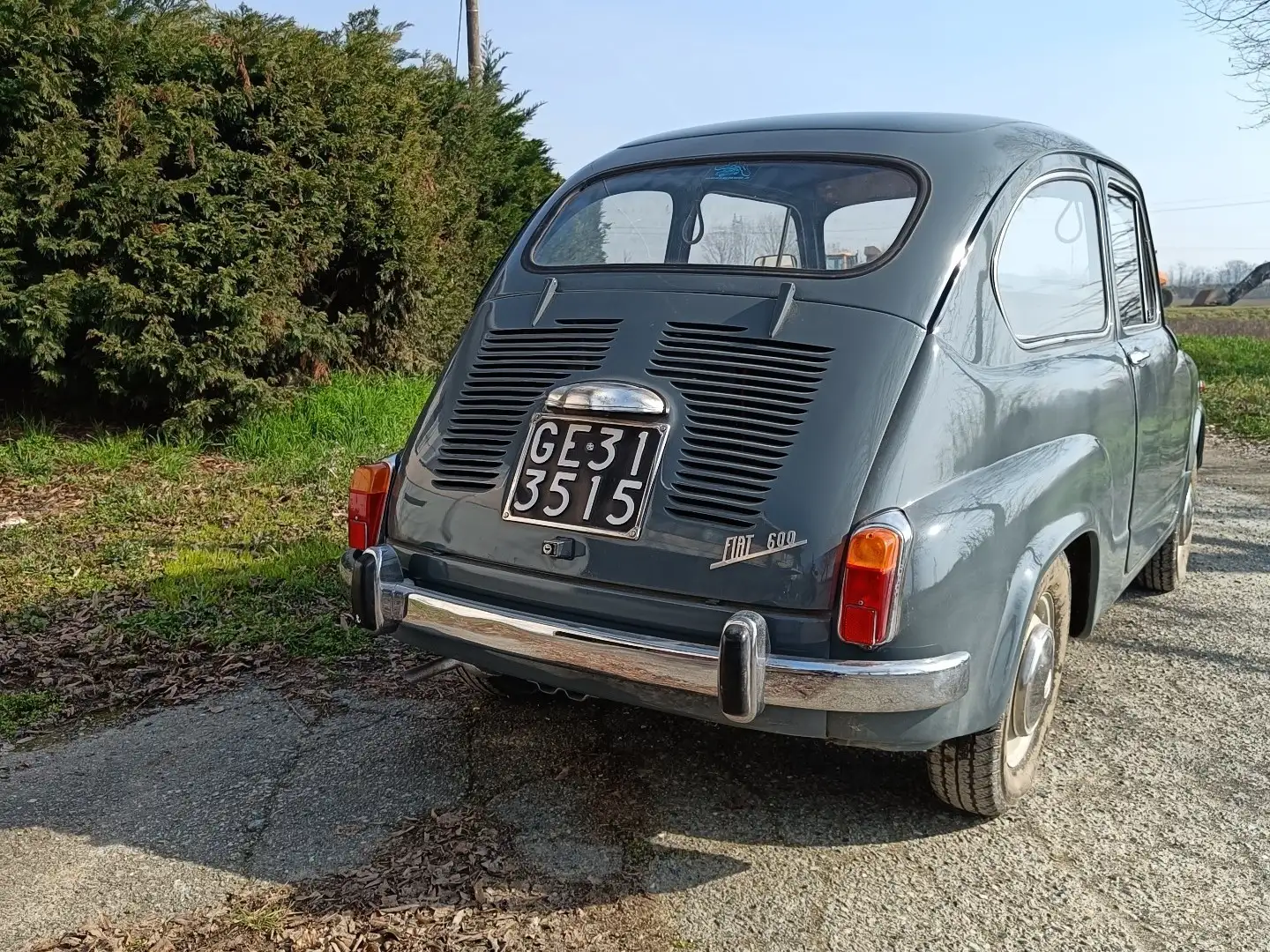 Fiat 600 D siva - 2
