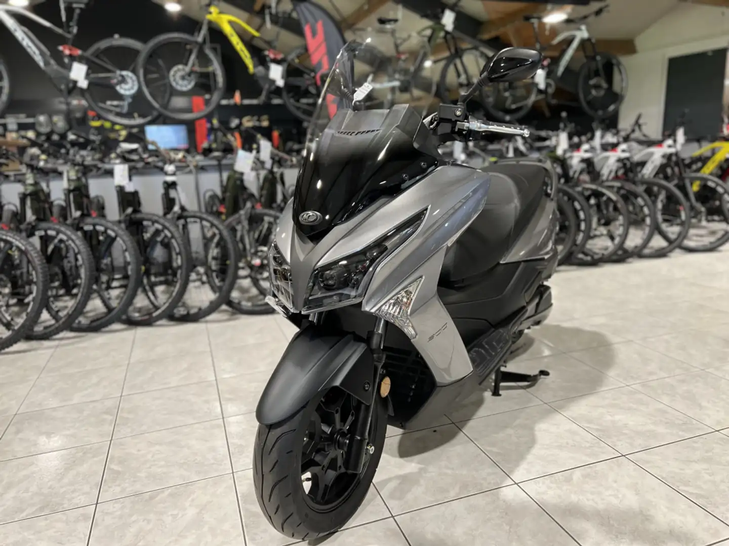 Kymco X-Town 300 ABS siva - 2