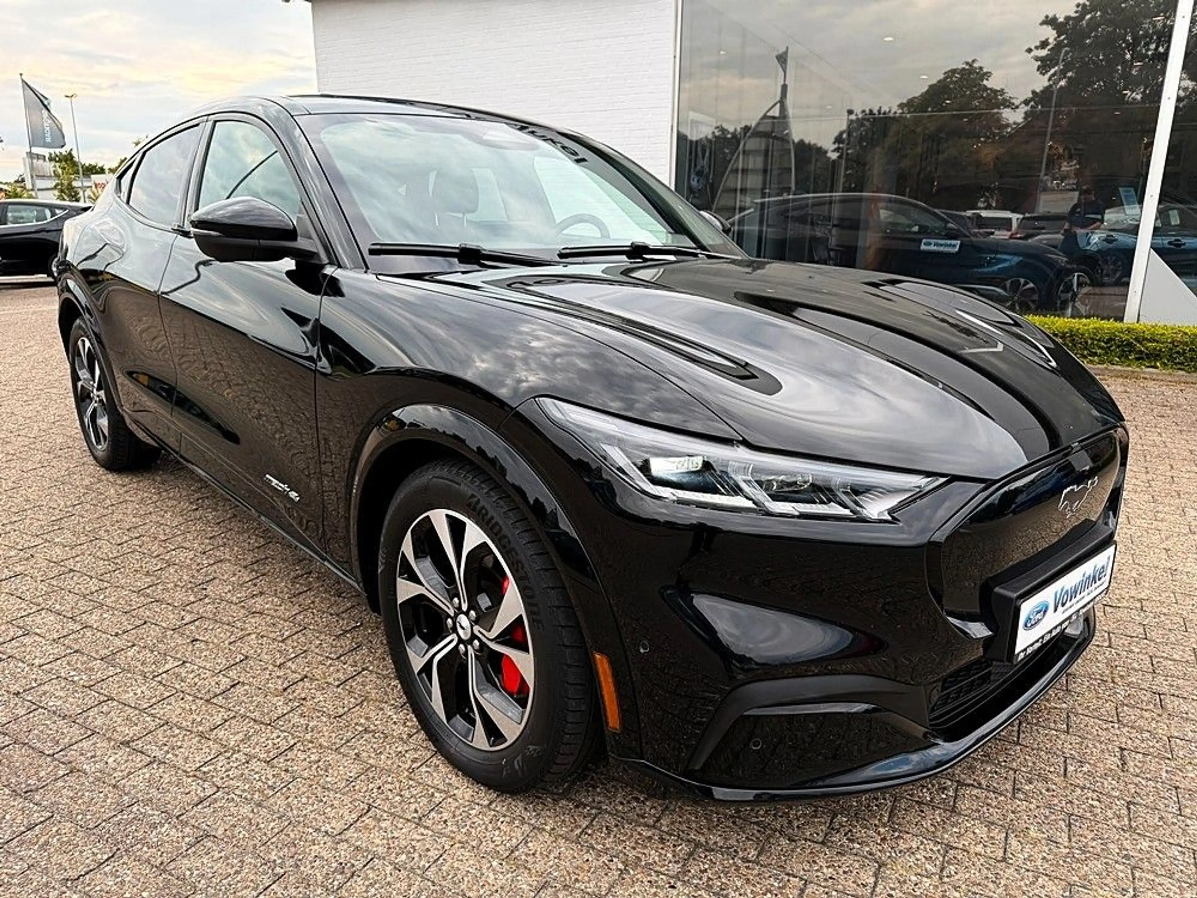 Ford Mustang Mach-E Basis AWD Matrix-LED+B&O+BLIS+ACC — photo 2