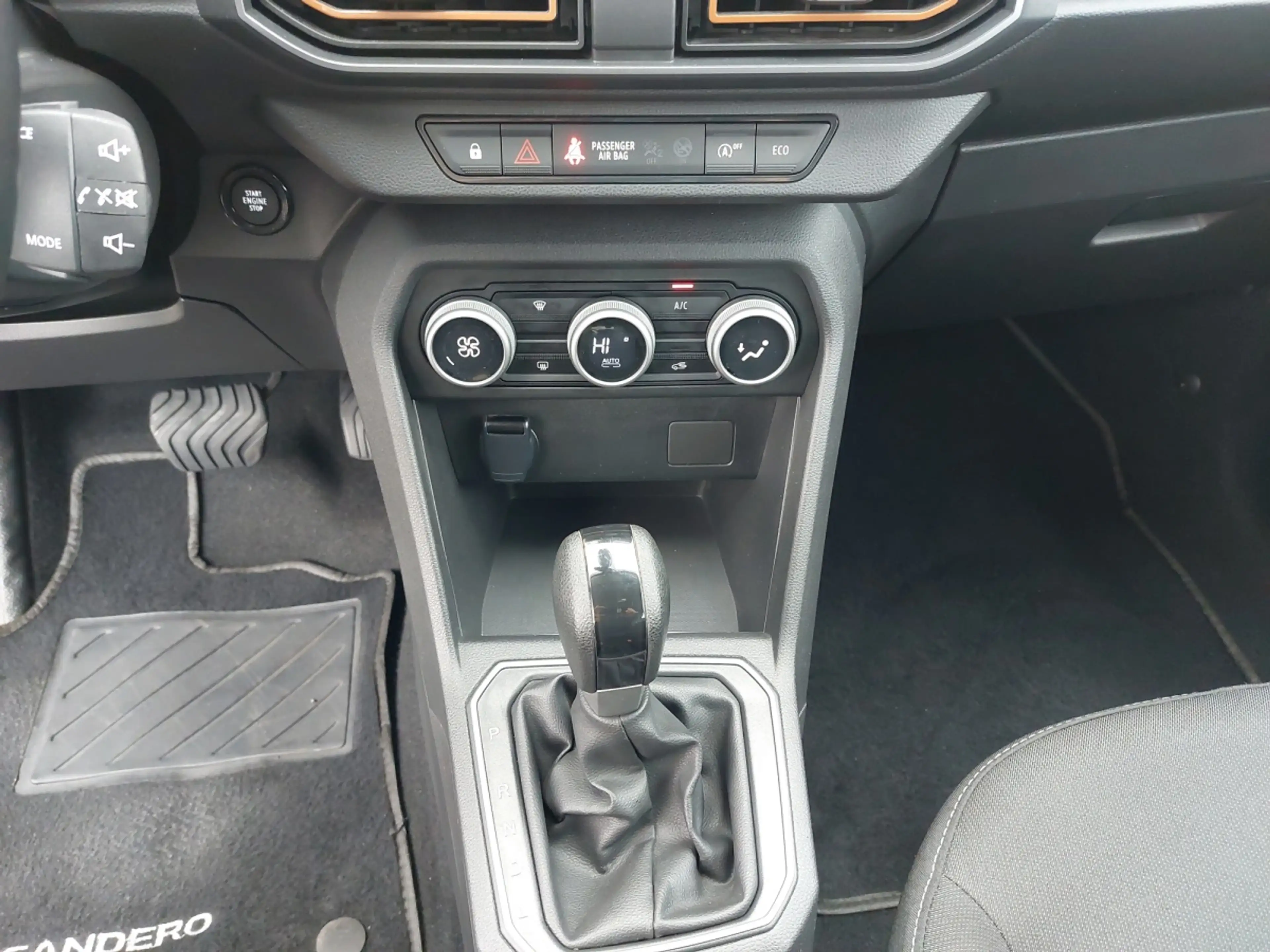 Dacia Sandero Stepway Expression TCe 90 CVT — photo 9
