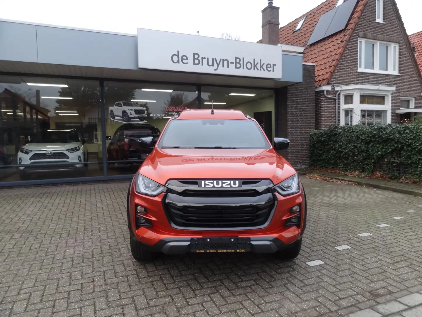 Isuzu D-Max 1.9 Double Cab V-Cross verlengd 5-persoons Automaa Oranje - 2
