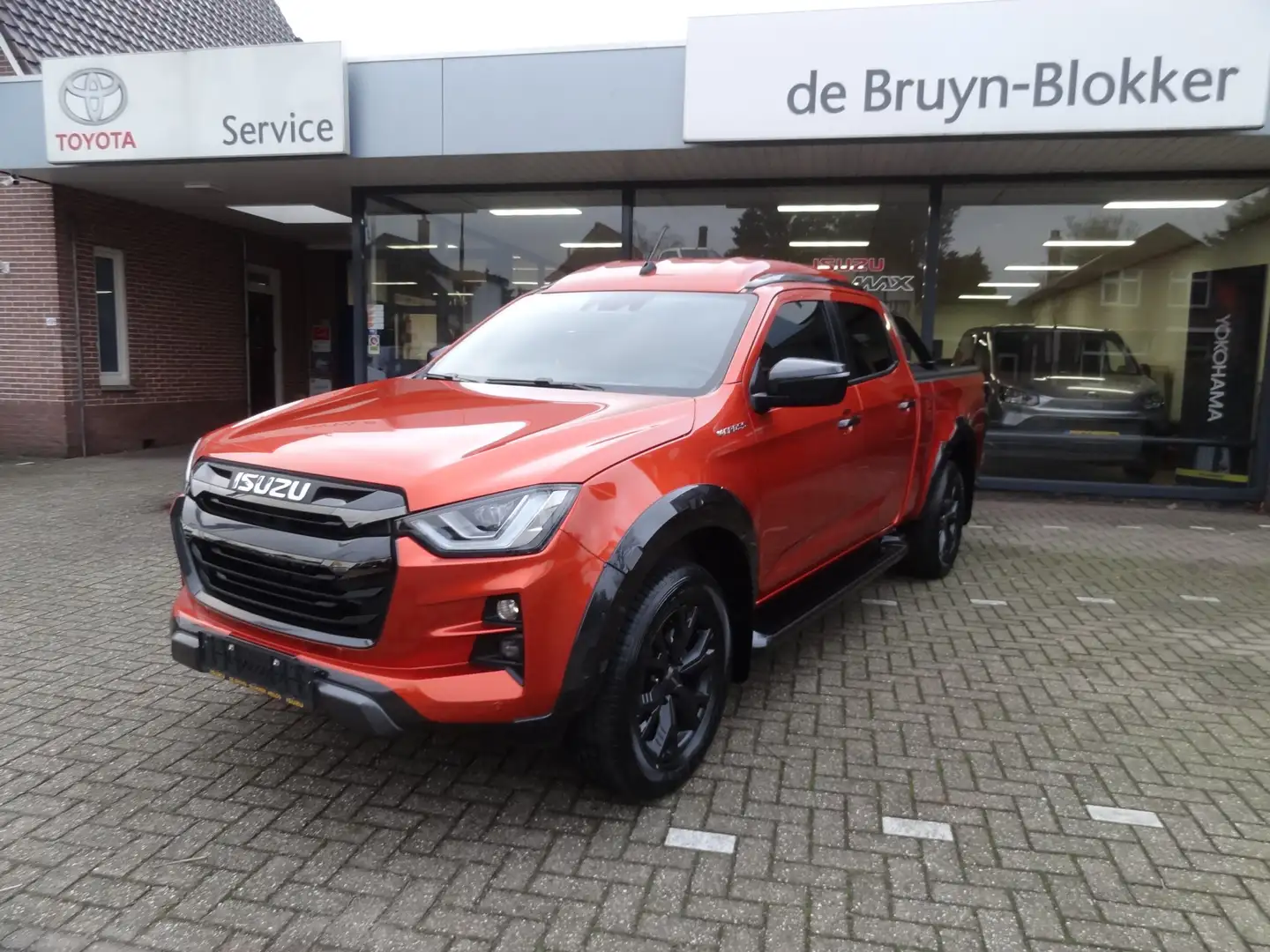 Isuzu D-Max 1.9 Double Cab V-Cross verlengd 5-persoons Automaa Oranje - 1