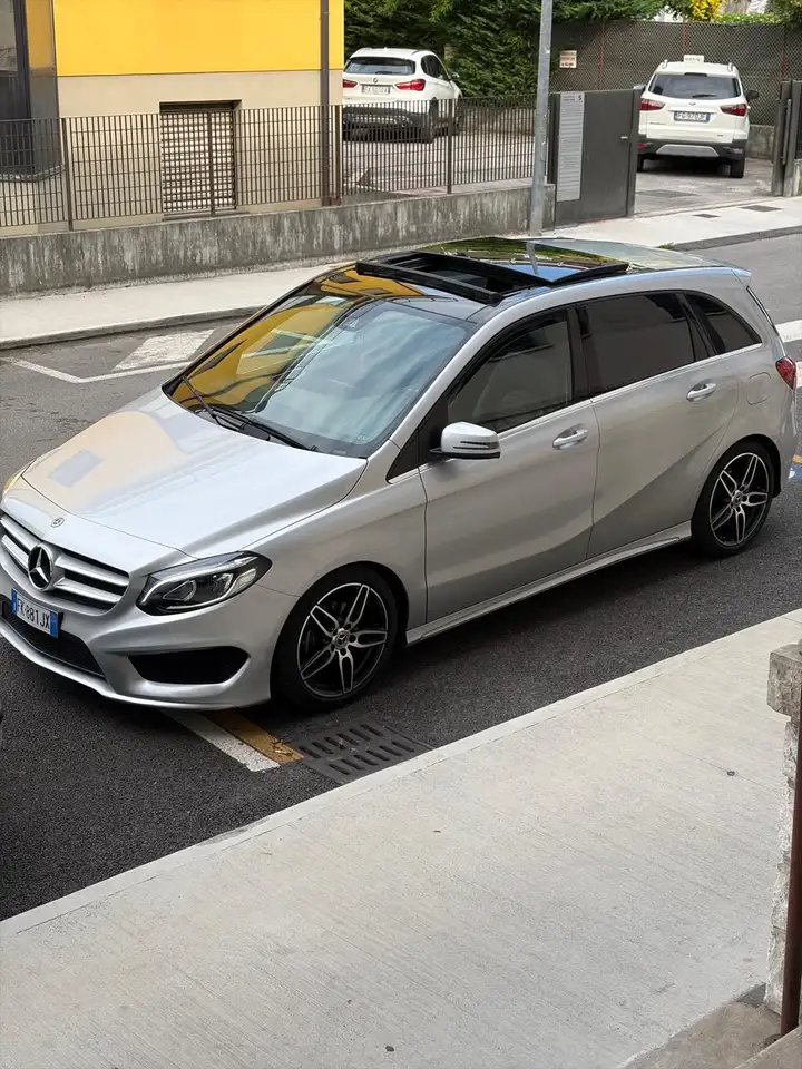 Mercedes-Benz B 180