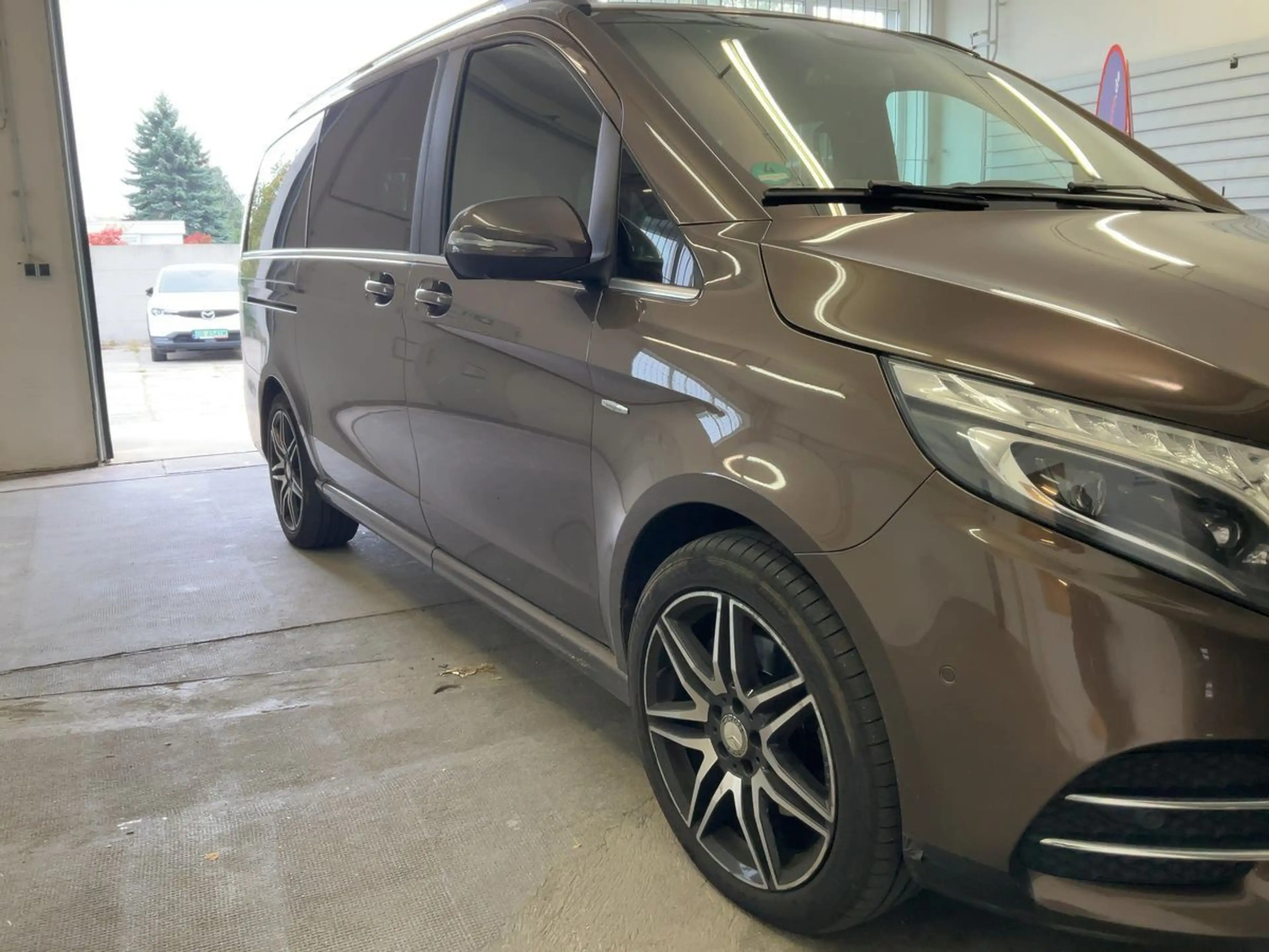 Mercedes-Benz V 250 d lang AMG*Leder*Burm*AHK*360°*Euro6 — photo 9
