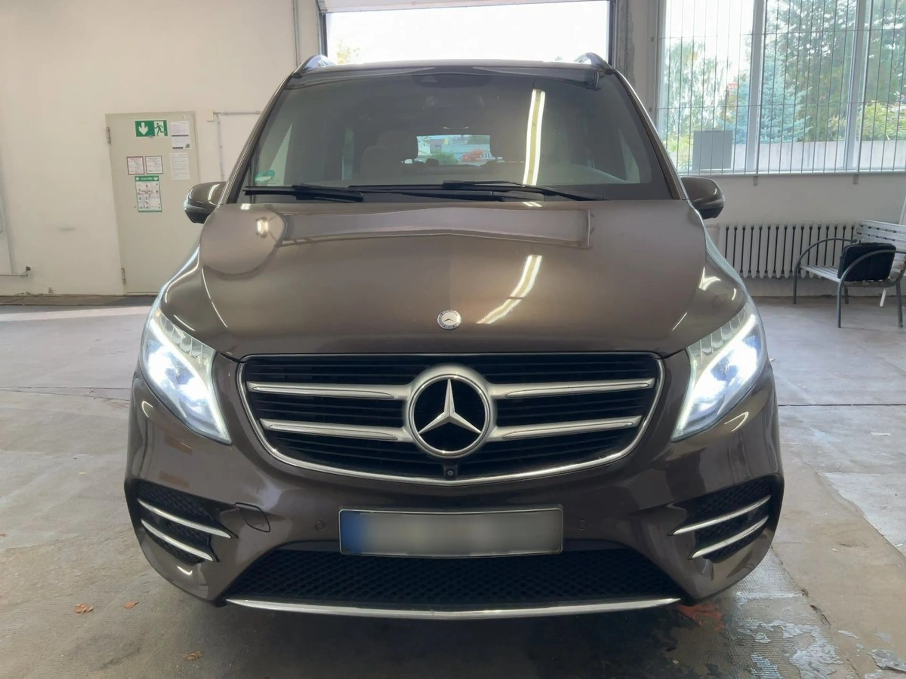 Mercedes-Benz V 250 d lang AMG*Leder*Burm*AHK*360°*Euro6 — photo 10