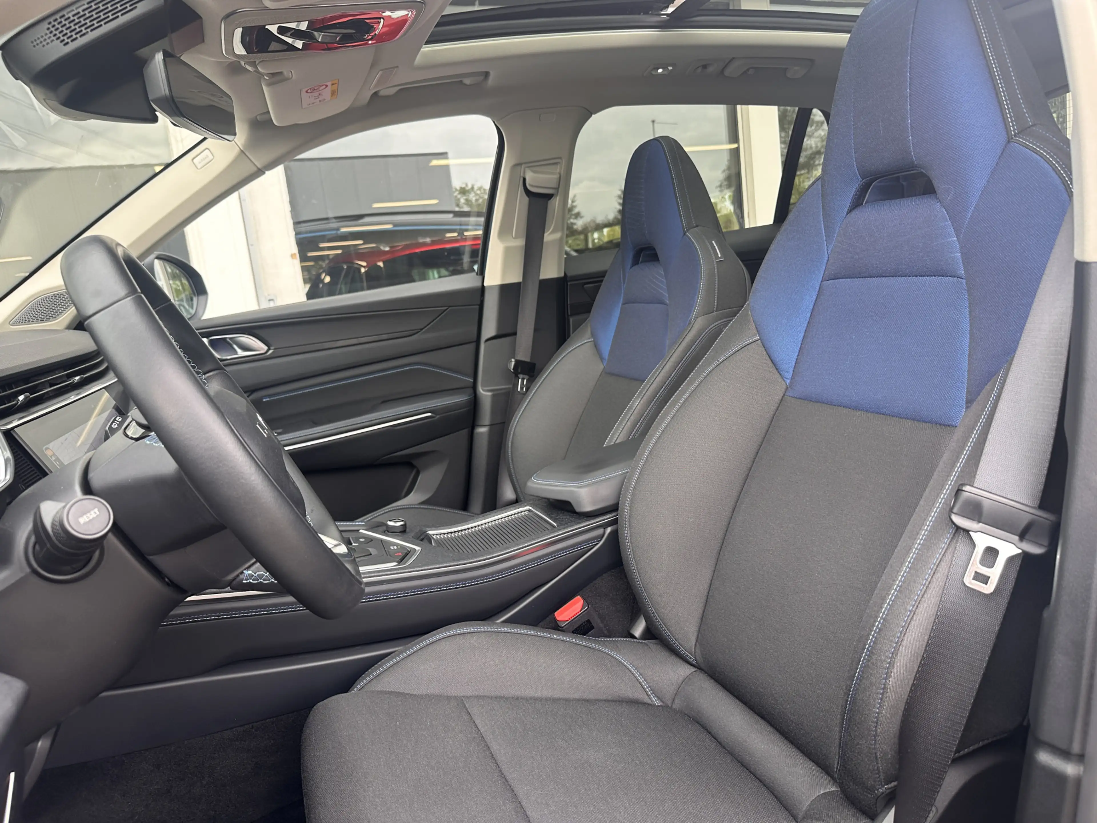 Lynk & Co 01 1.5 PHEV PANO,CARPLAY,ALL SEASONS — photo 11