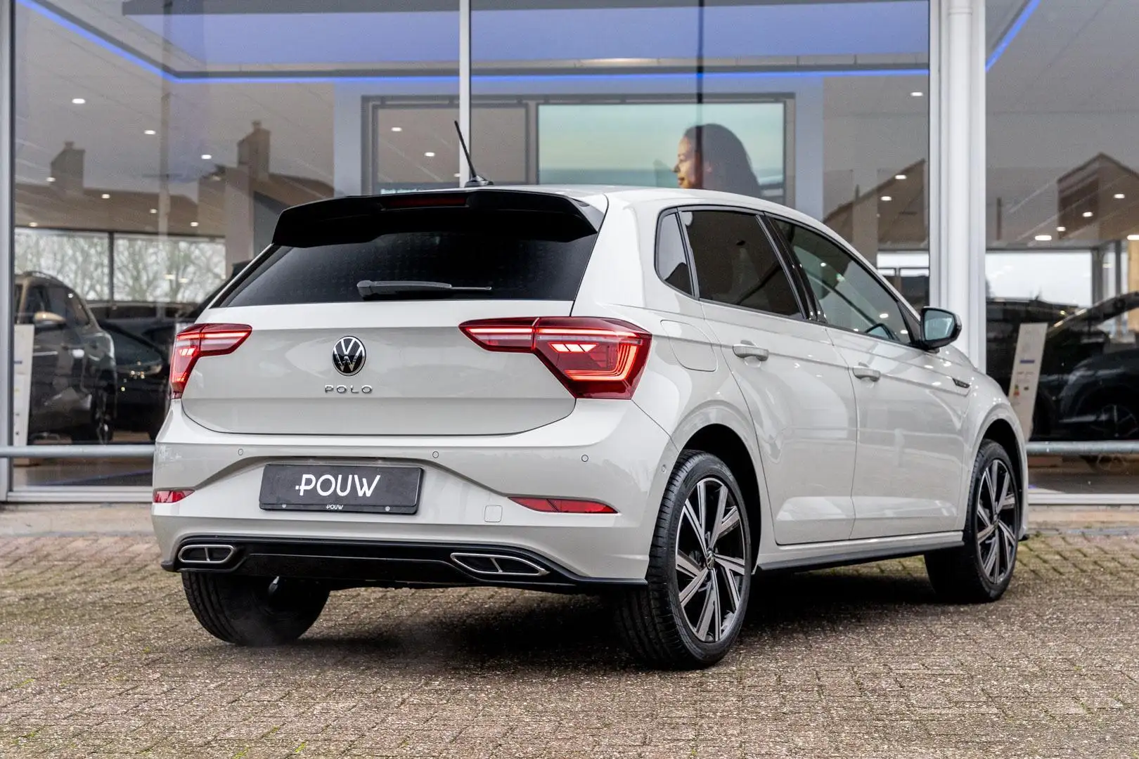 Volkswagen Polo 1.0 TSI 95pk R-Line Edition | LMV 17" | Achteruitr Gris - 2