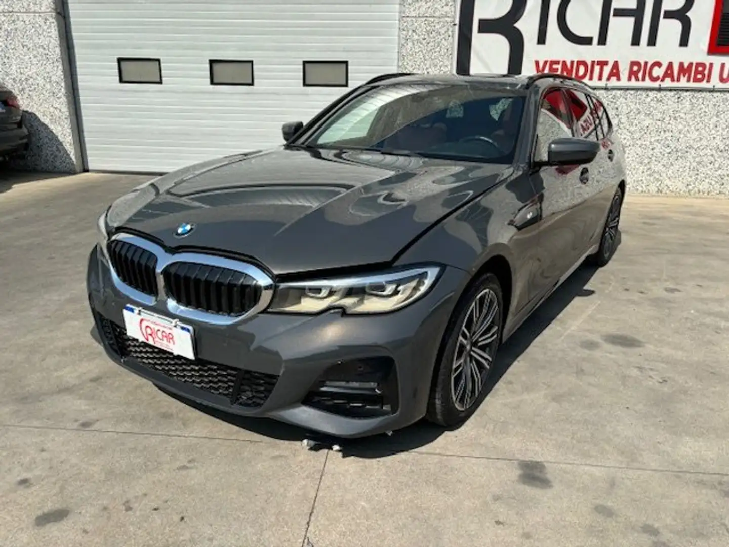 BMW 320 320d Touring mhev 48V Msport auto Grau - 2