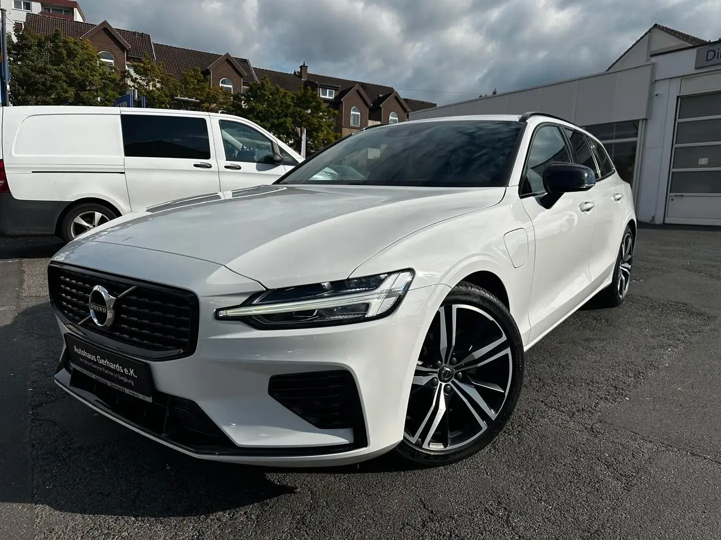 Volvo V60 T8AWDRDesign AHK,ACC,BLIS,19'',H&K Blanc - 1