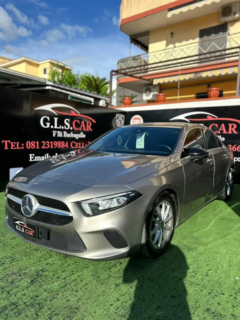 Mercedes-Benz A 180 A 180 d Automatic Premium Grigio - 2