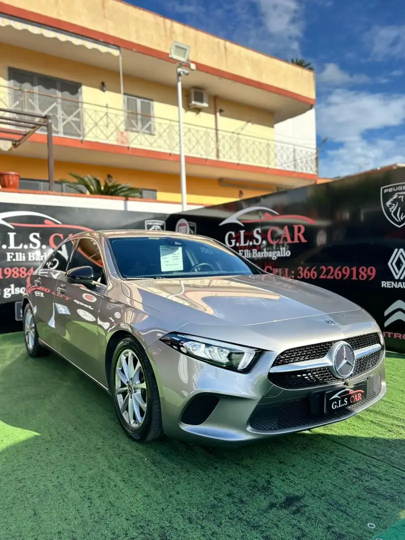 Mercedes-Benz A 180 A 180 d Automatic Premium Grigio - 1