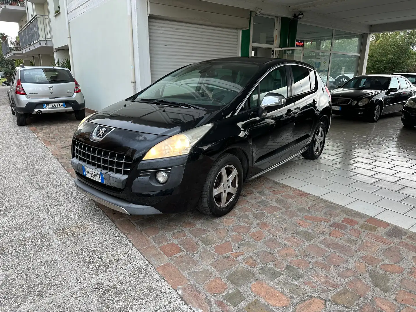Peugeot 3008 3008 I 1.6 hdi 8v Outdoor 112cv robot Schwarz - 1