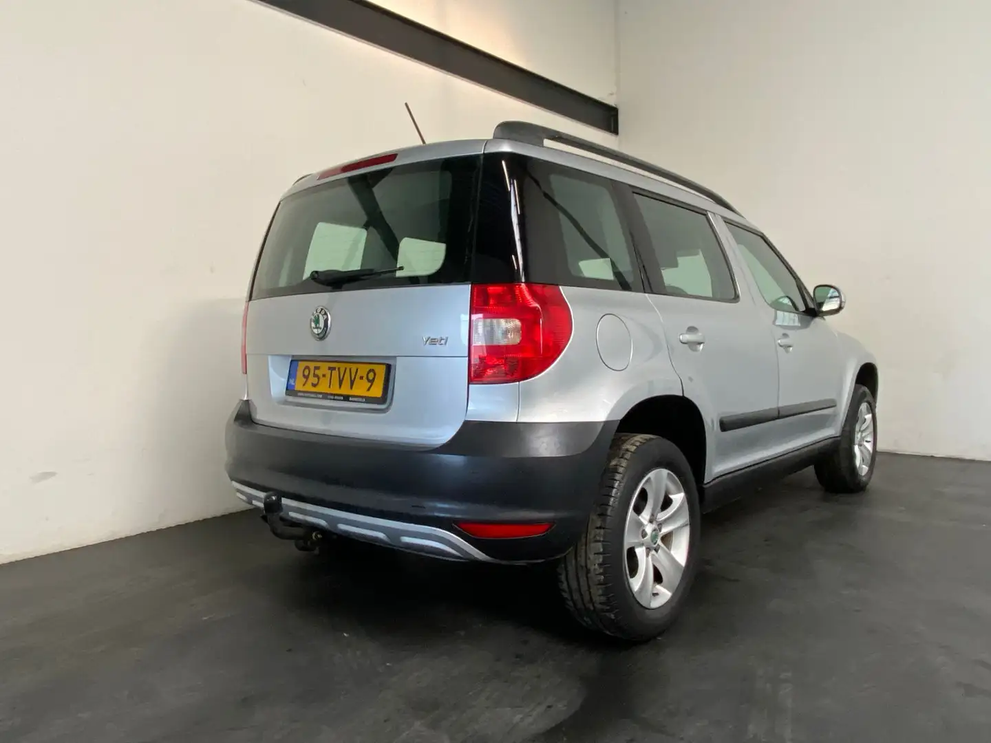 Skoda Yeti 1.2 TSI Ambition. Automaat. Trekhaak! Grijs - 2