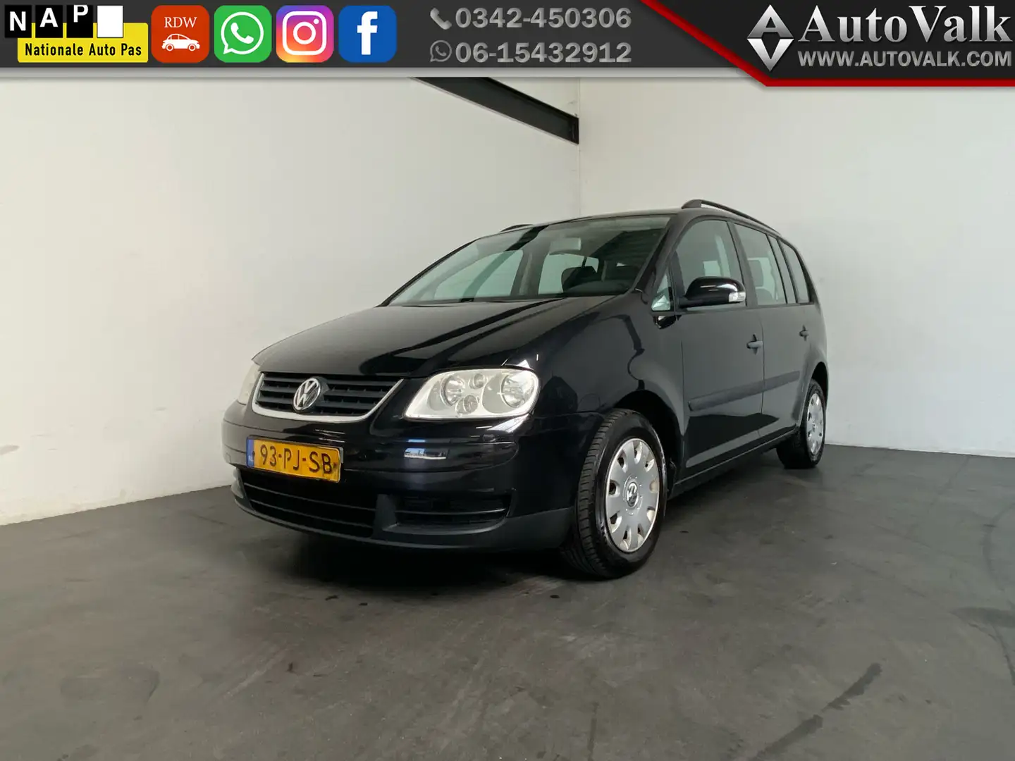Volkswagen Touran 1.6 Athene. Clima! Schwarz - 1