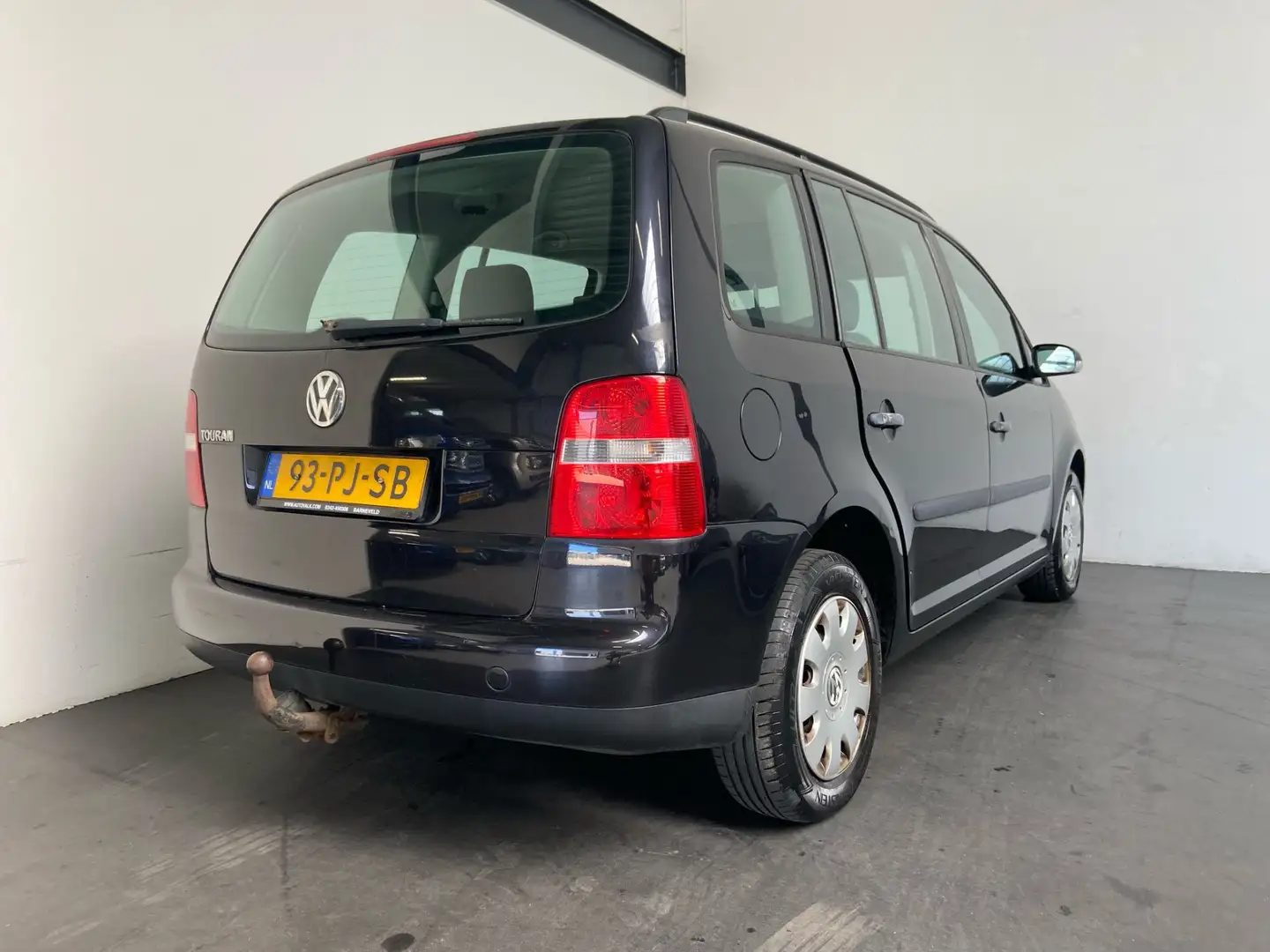 Volkswagen Touran 1.6 Athene. Clima! Schwarz - 2