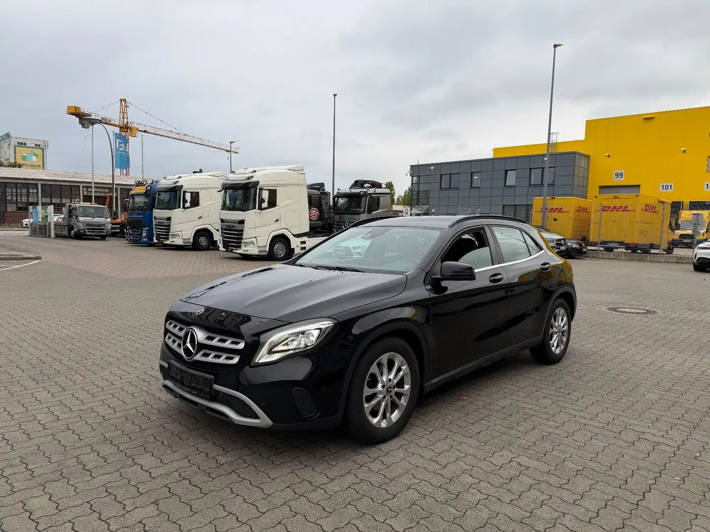 Mercedes-Benz GLA 200 d Command LED Kamera Schwarz - 2