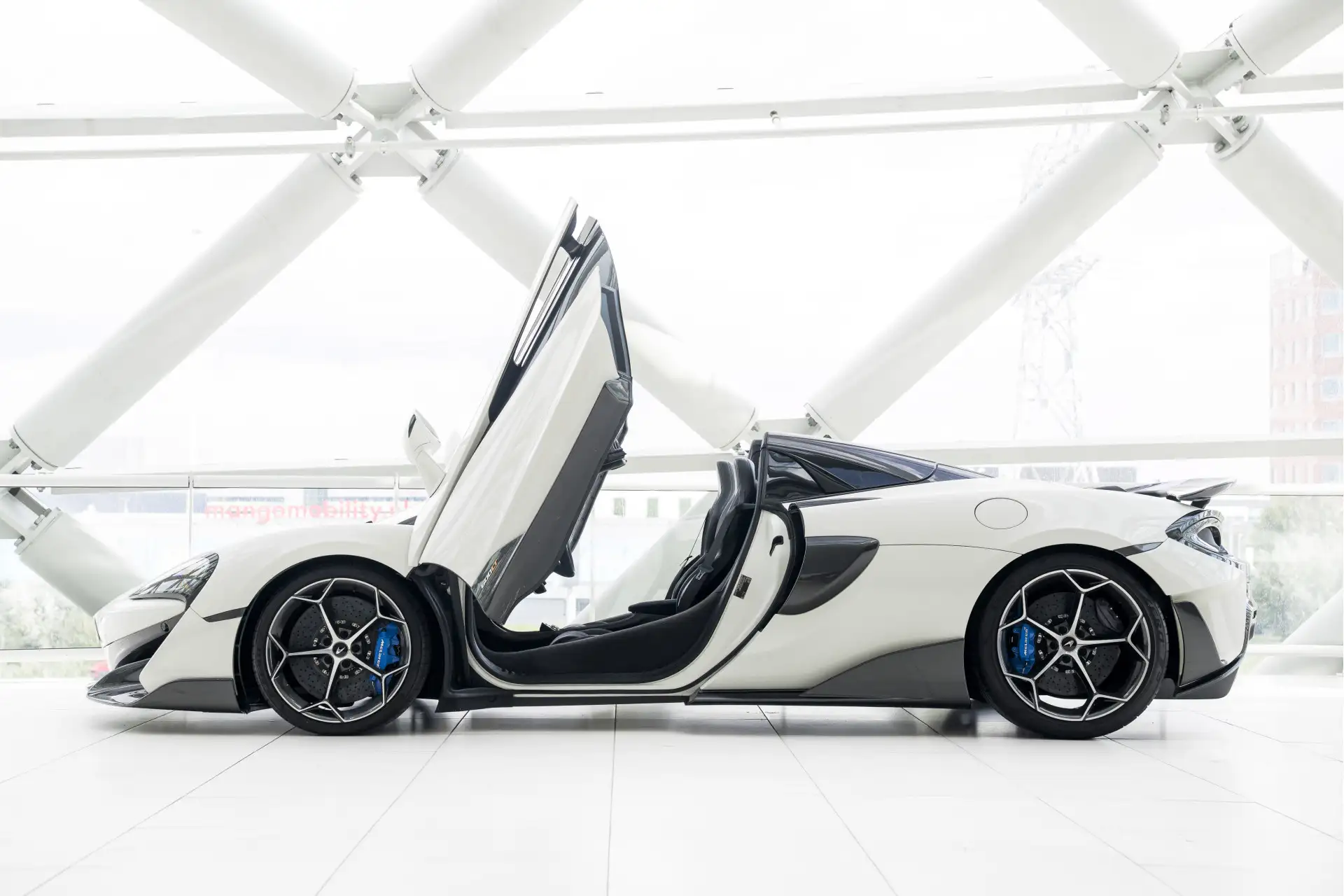 맥라렌 600LT Spider 2019 흰색 사진 4