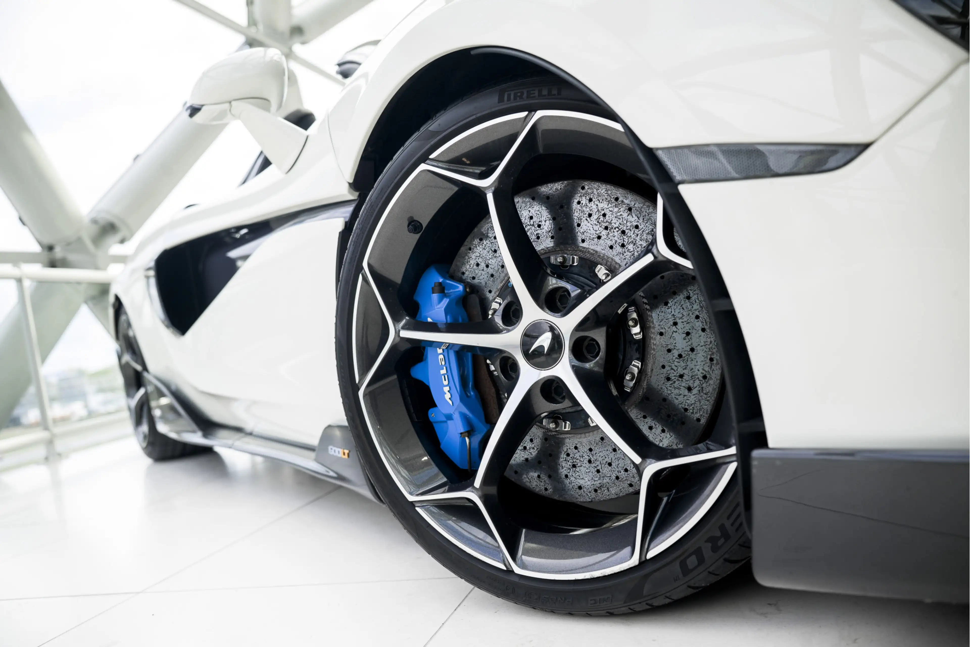 McLaren 600LT Spider 3.8 V8 | Lift | B&O | Keramisch | Carbon In — photo 11