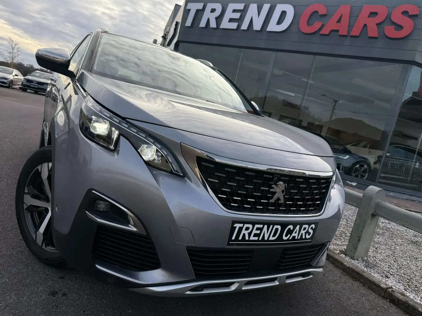 Peugeot 5008 1.5 BlueHDi CROSSWAY AUT 7PL TOIT PANO CUIR CAM360 Gris - 1