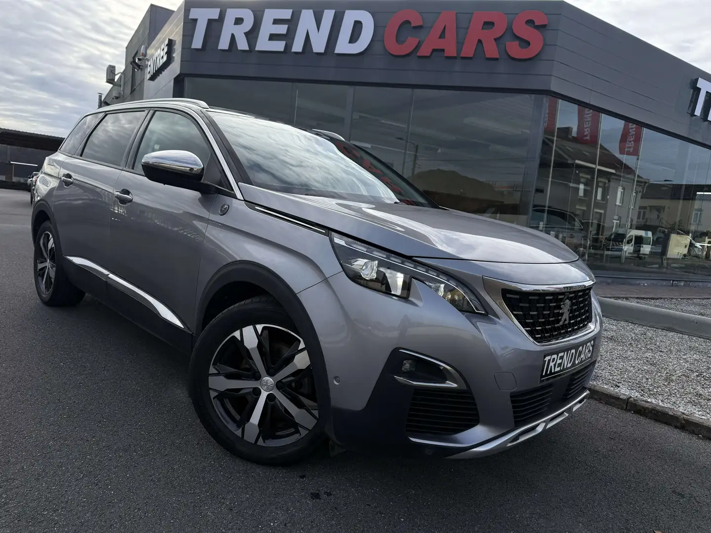 Peugeot 5008 1.5 BlueHDi CROSSWAY AUT 7PL TOIT PANO CUIR CAM360 Gris - 2