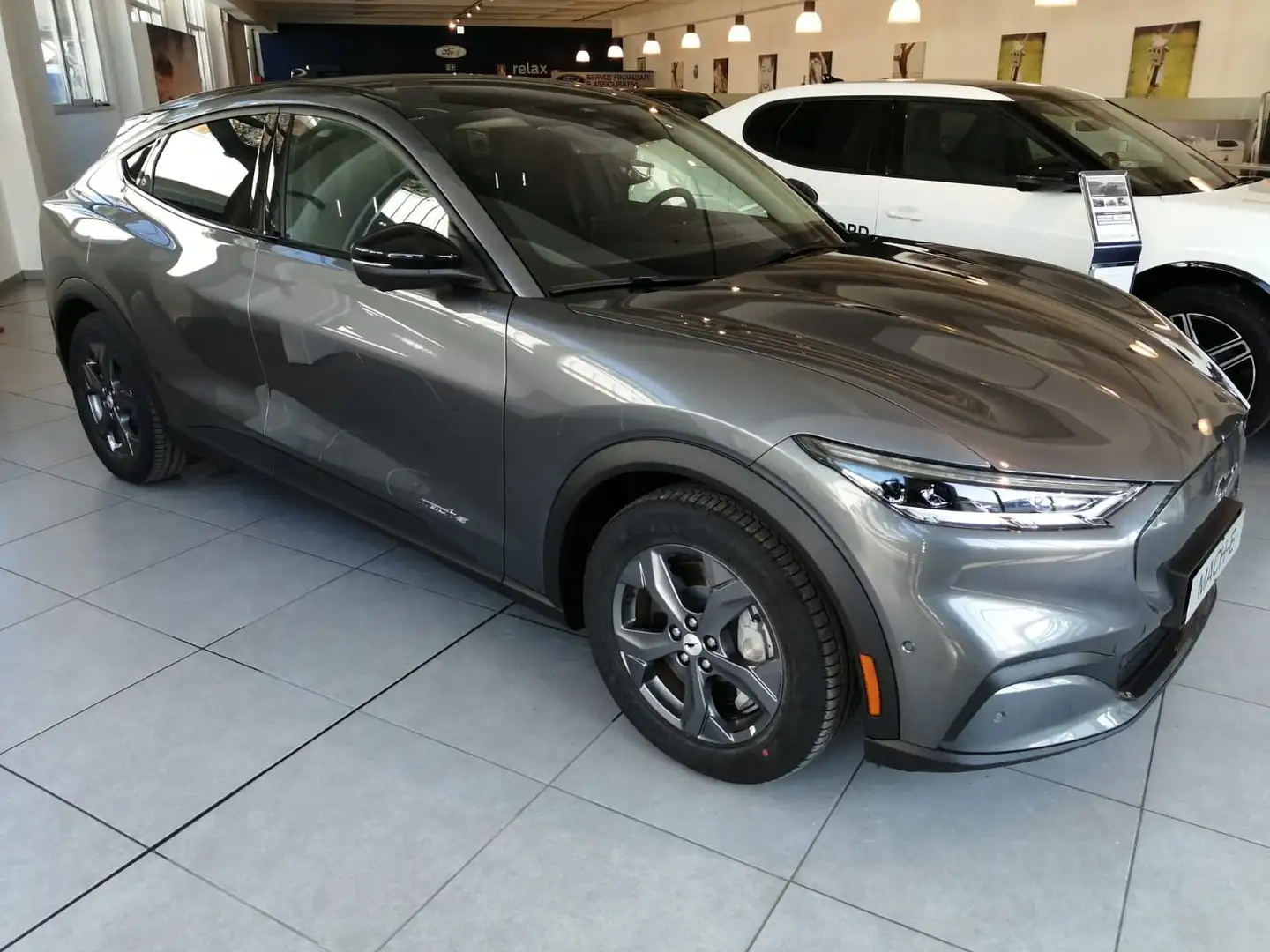 Ford Mustang Mach-E Elettrico Standard 269CV - 2