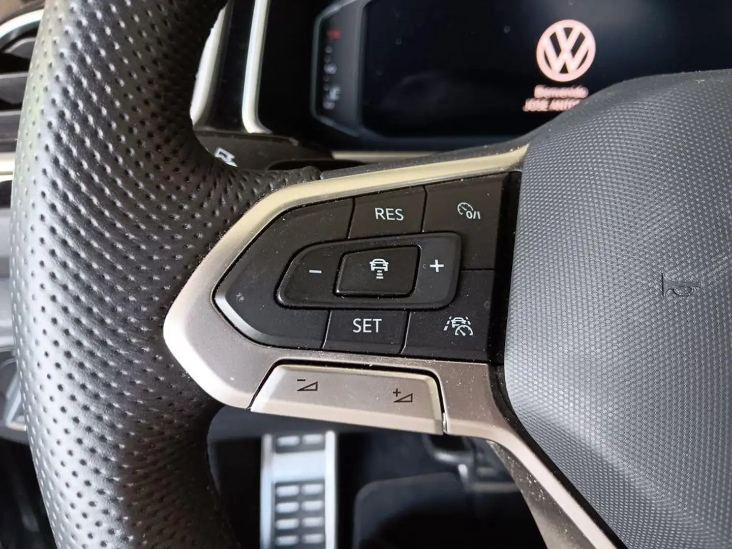 Volkswagen T-Roc 1.5 TSI 110 R-Line kW DSG7 Grijs - 2
