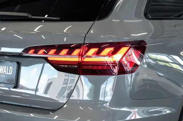 Audi S4 view 8