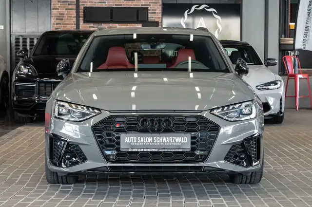 Audi S4 view 5