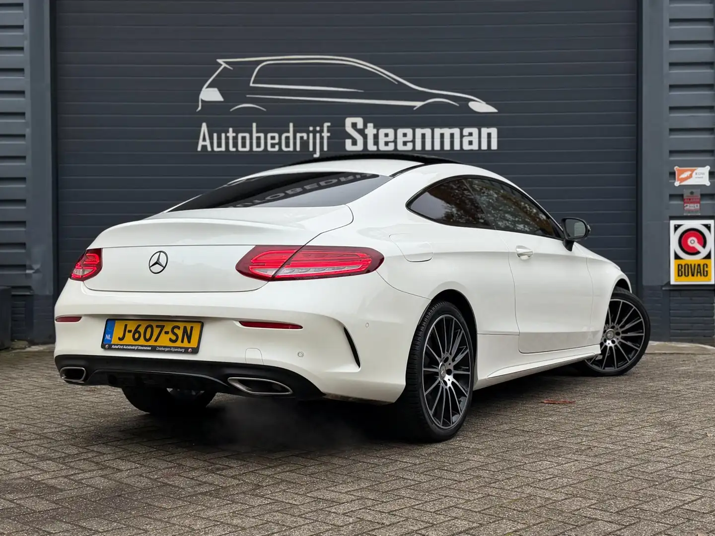 Mercedes-Benz C 200 Coupé AMG | LED | Pano | Burmester Wit - 2