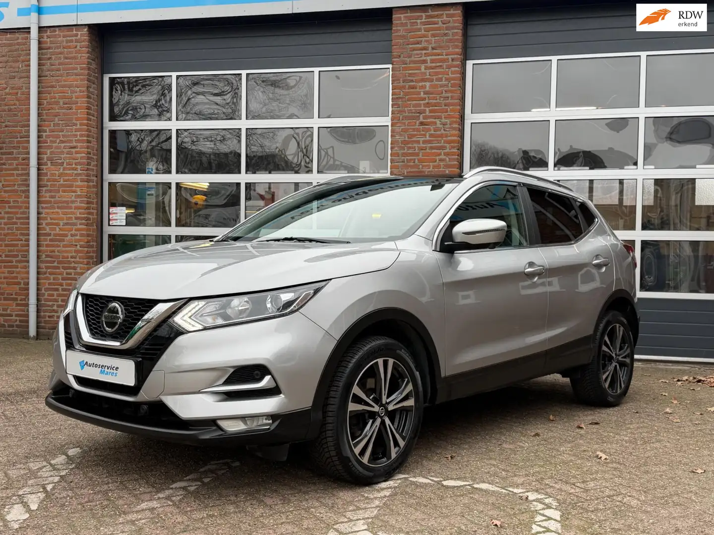 Nissan Qashqai 1.3 DIG-T N-Connecta, navi, 360 camera, cruise, pa Grau - 1
