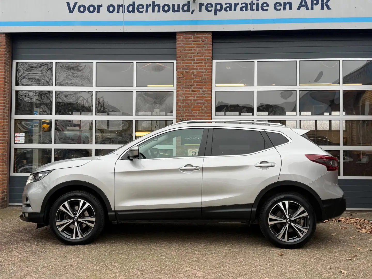 Nissan Qashqai 1.3 DIG-T N-Connecta, navi, 360 camera, cruise, pa Grau - 2