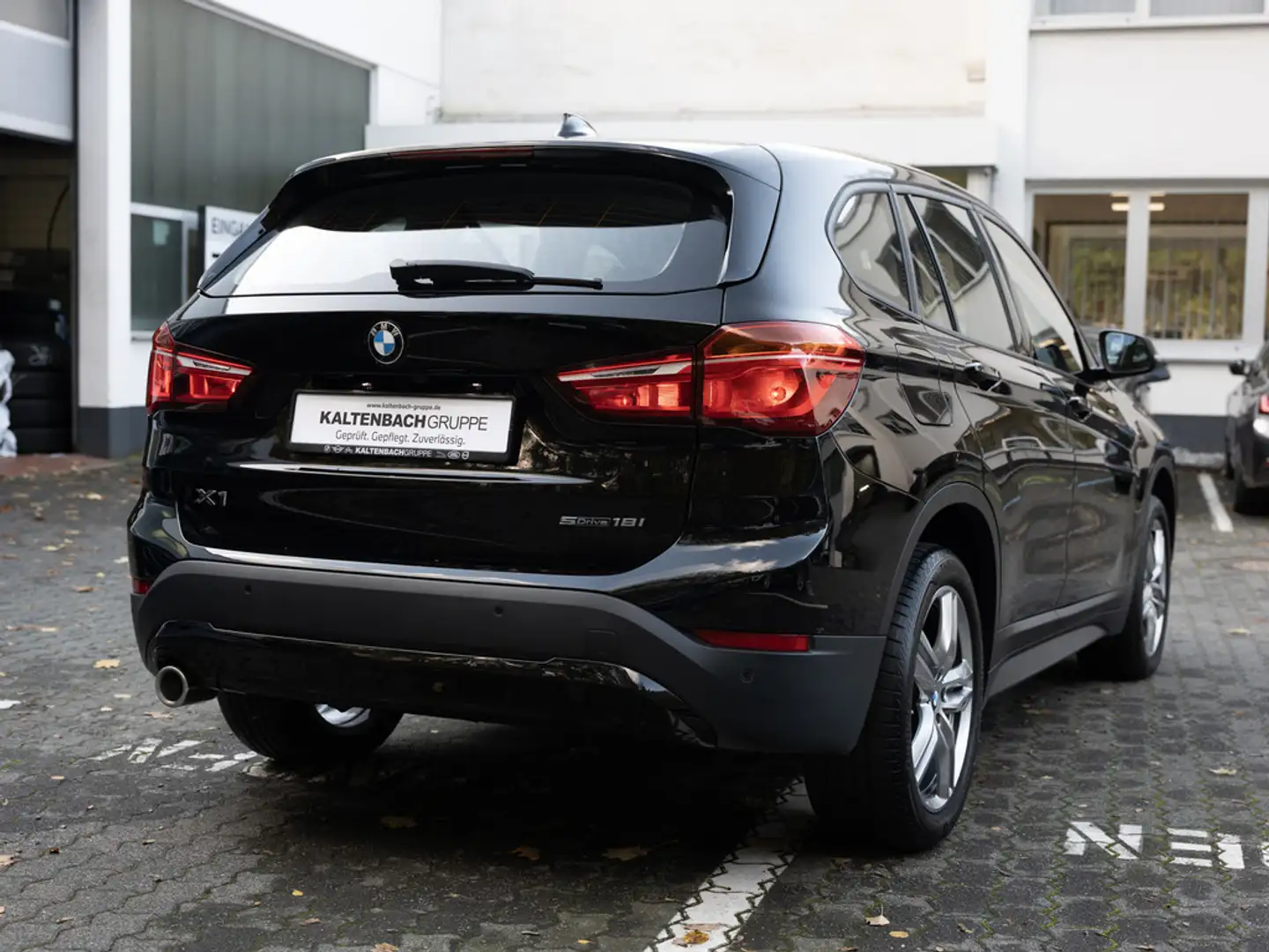BMW X1 sDrive 18i Advantage AHK NAVI SHZ PDC Noir - 2