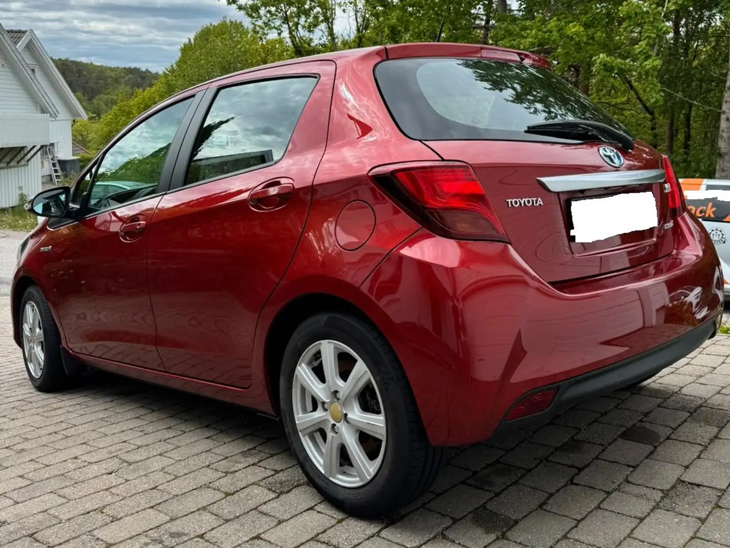 Toyota Yaris Yaris 1.5 Hybrid Active e-CVT Rood - 2