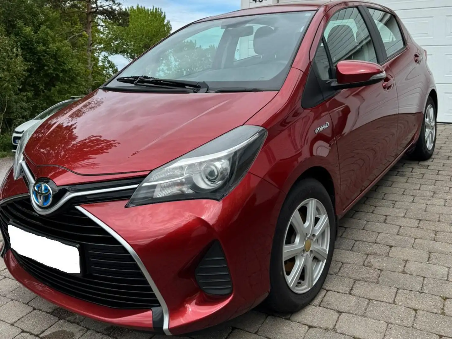 Toyota Yaris Yaris 1.5 Hybrid Active e-CVT Rood - 1