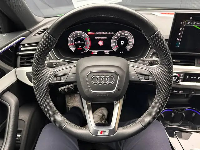 Audi A4 view 16