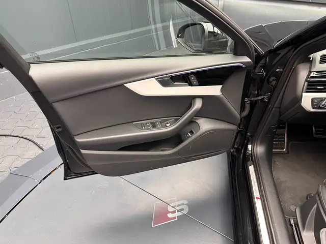Audi A4 view 13