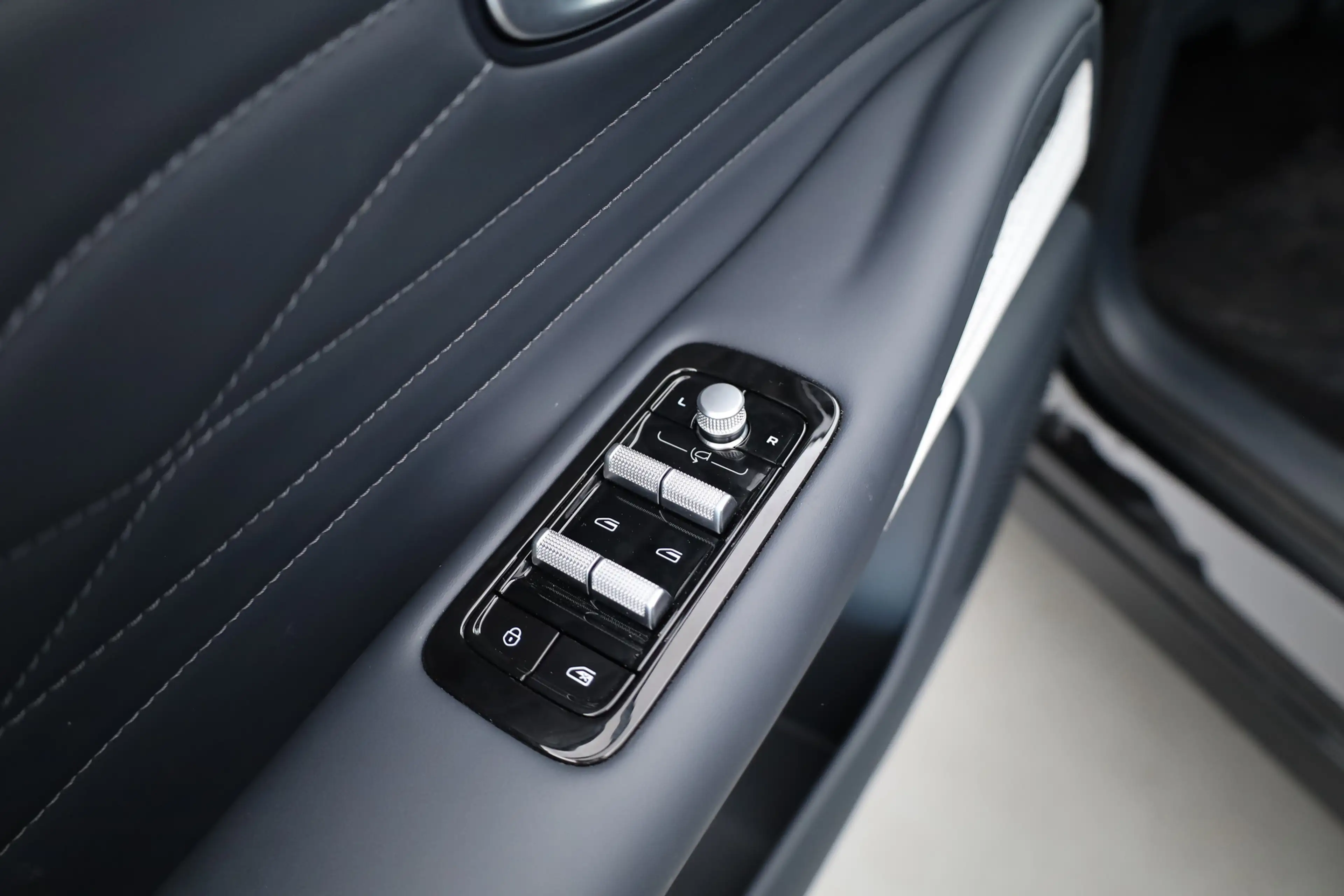 Geely Starray EM-i 1.5 Max | 18.4 kWh Batterij | 83km WLTP | Stoel- s — photo 9