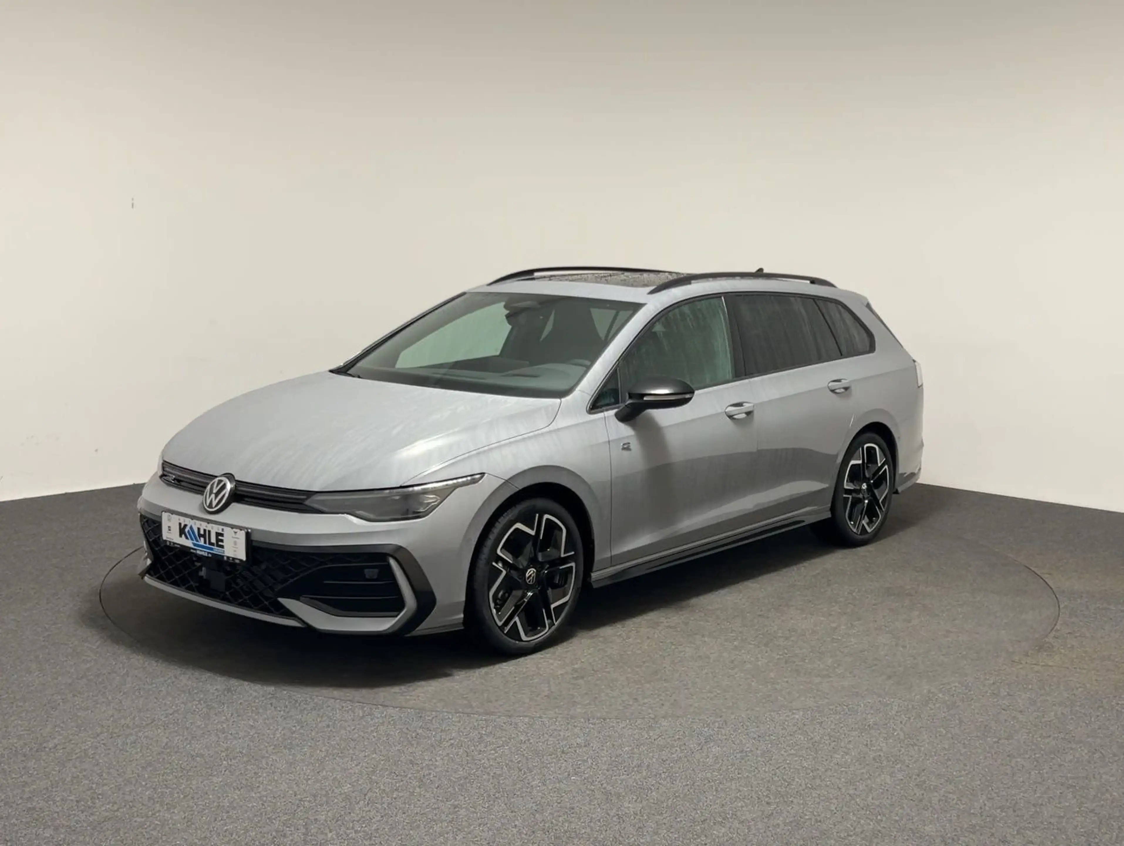 Volkswagen Golf Variant 1.5 eTSI DSG R-Line CarPlay Pano ACC — photo 4